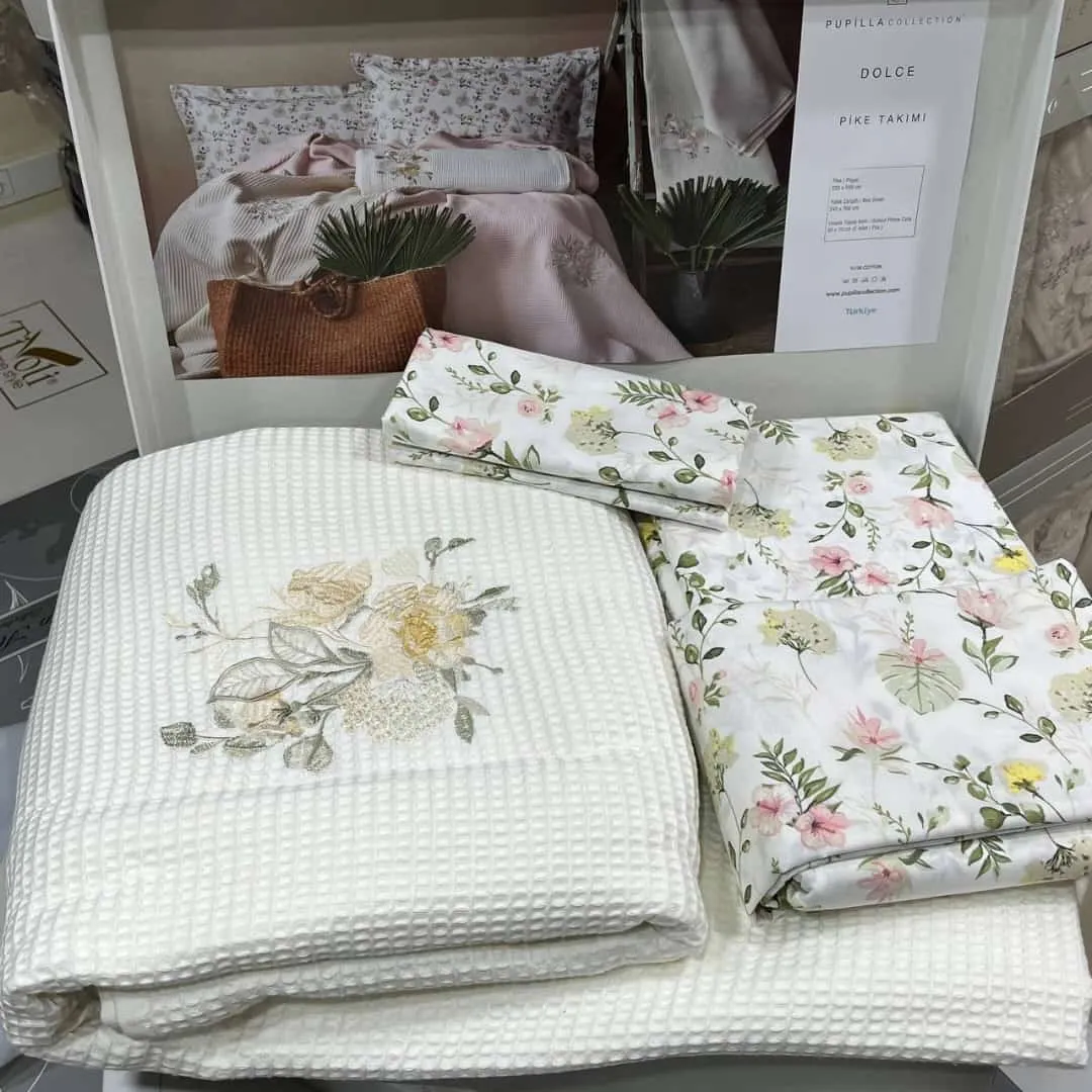 A set of embroidered coveralls made of 100% cotton, a very soft and high-quality material, 4 pieces Embroidered waffle cover, 100% cotton, 220 x 240 cm  100% cotton sheet, 240 x 260 cm  2 pillows 50 x 70 cm