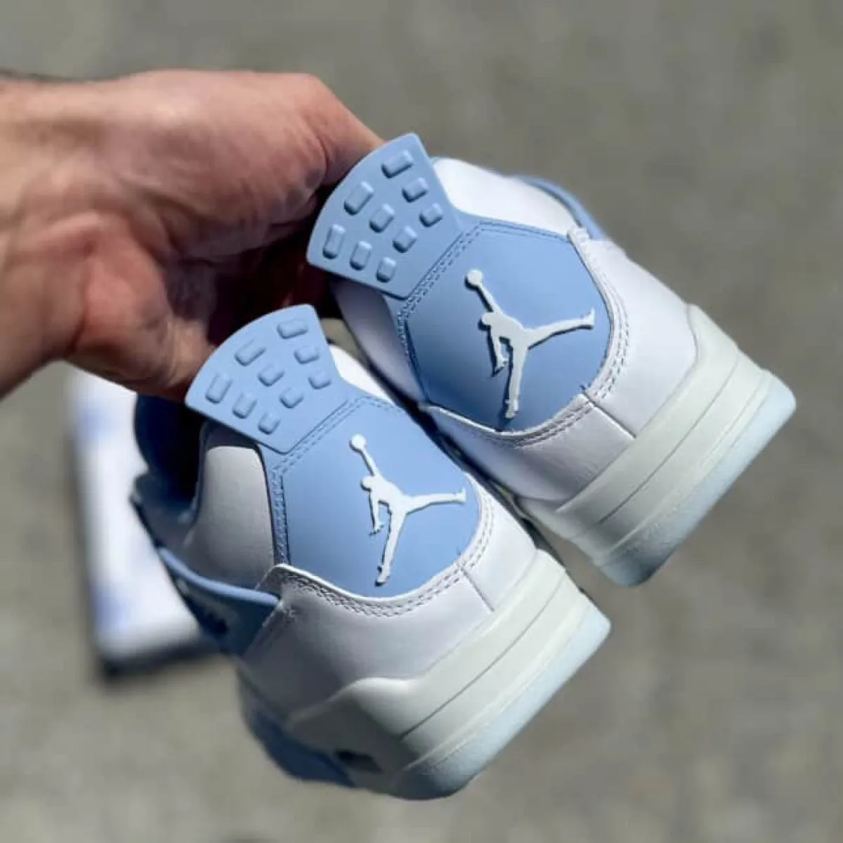 Air Jordan 4 Retro Aluminium / Forget Me Not lateral