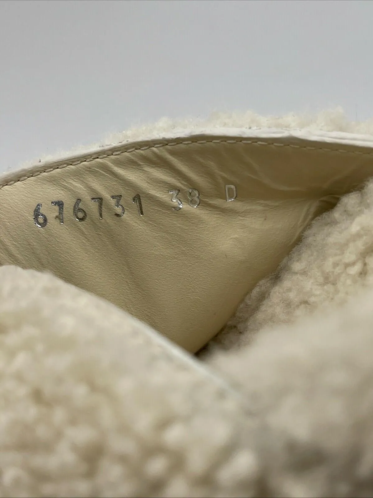 Alexander Mcqueen Women's Shearling Slide Sandals White Size 38 - Very Good