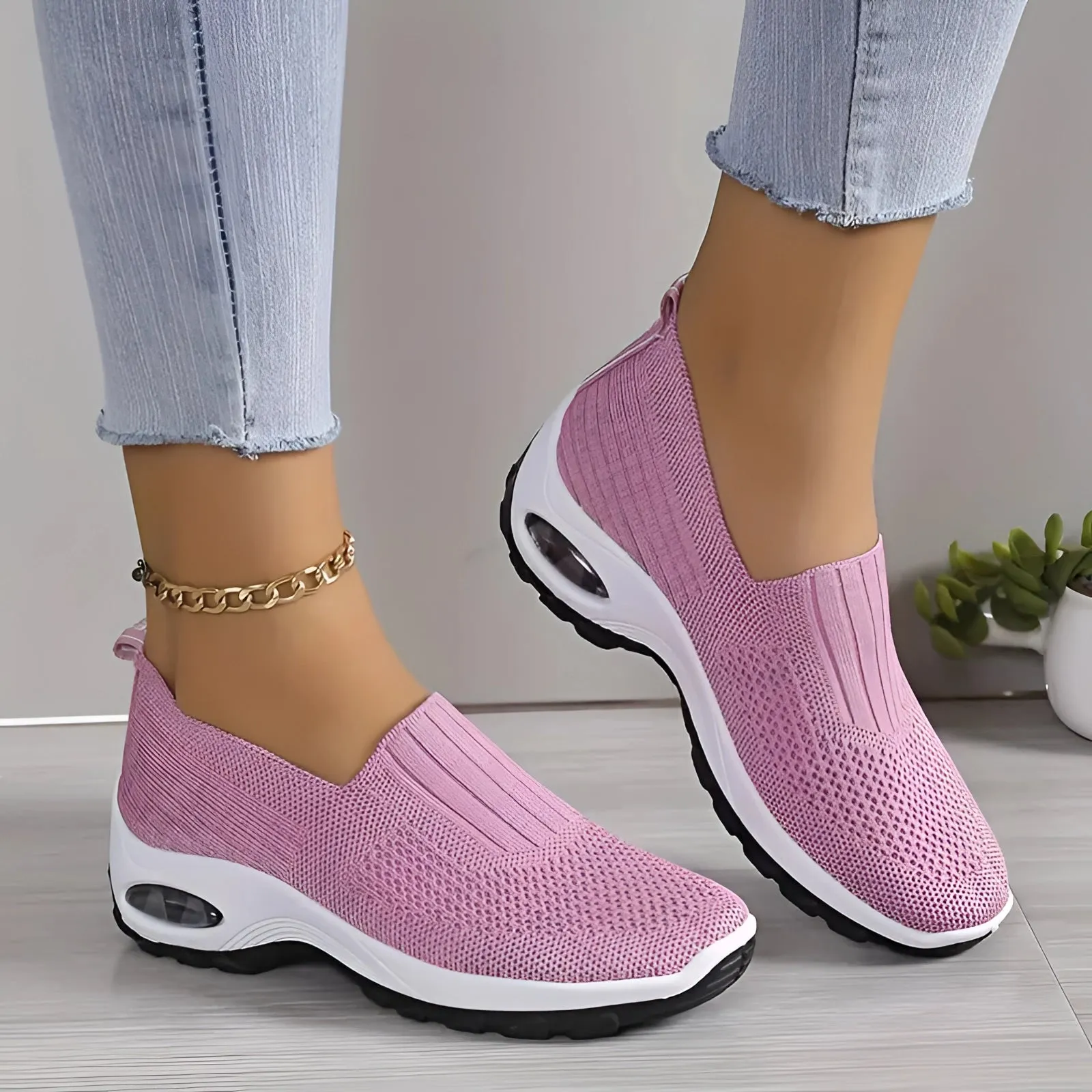 Black Women's Lightweight Breathable Slip-On Sneakers