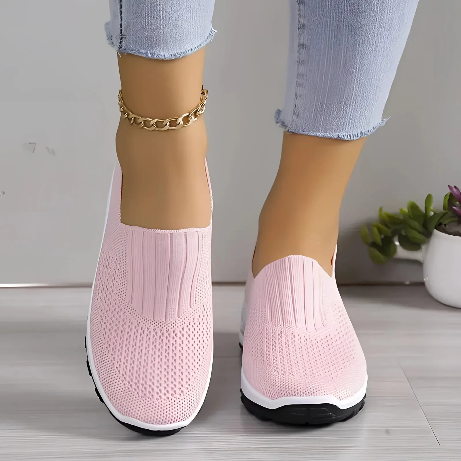 Black Women's Lightweight Breathable Slip-On Sneakers