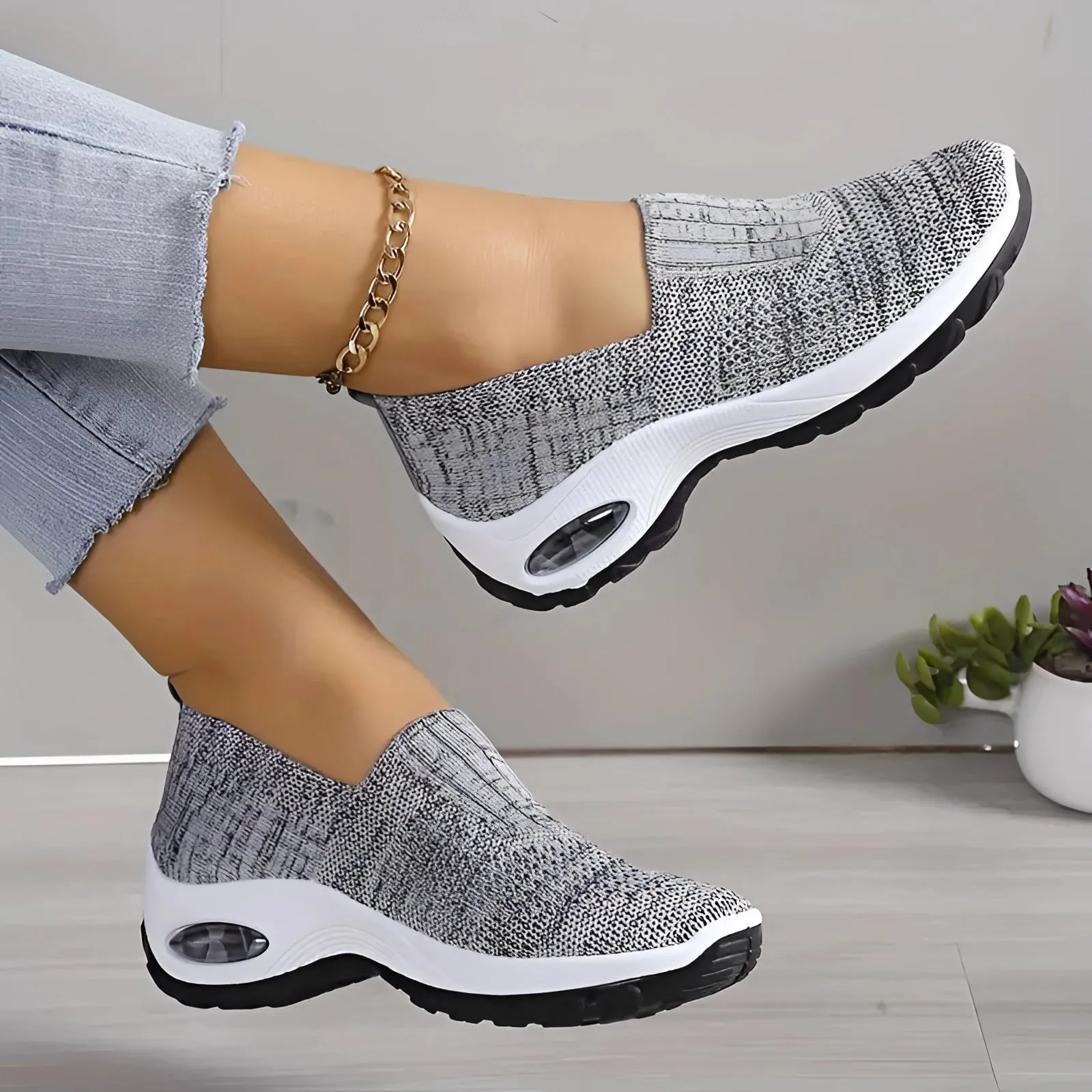 Black Women's Lightweight Breathable Slip-On Sneakers