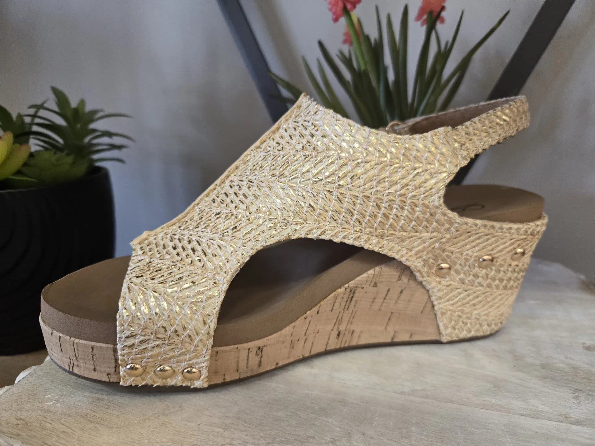 Carley Light Gold