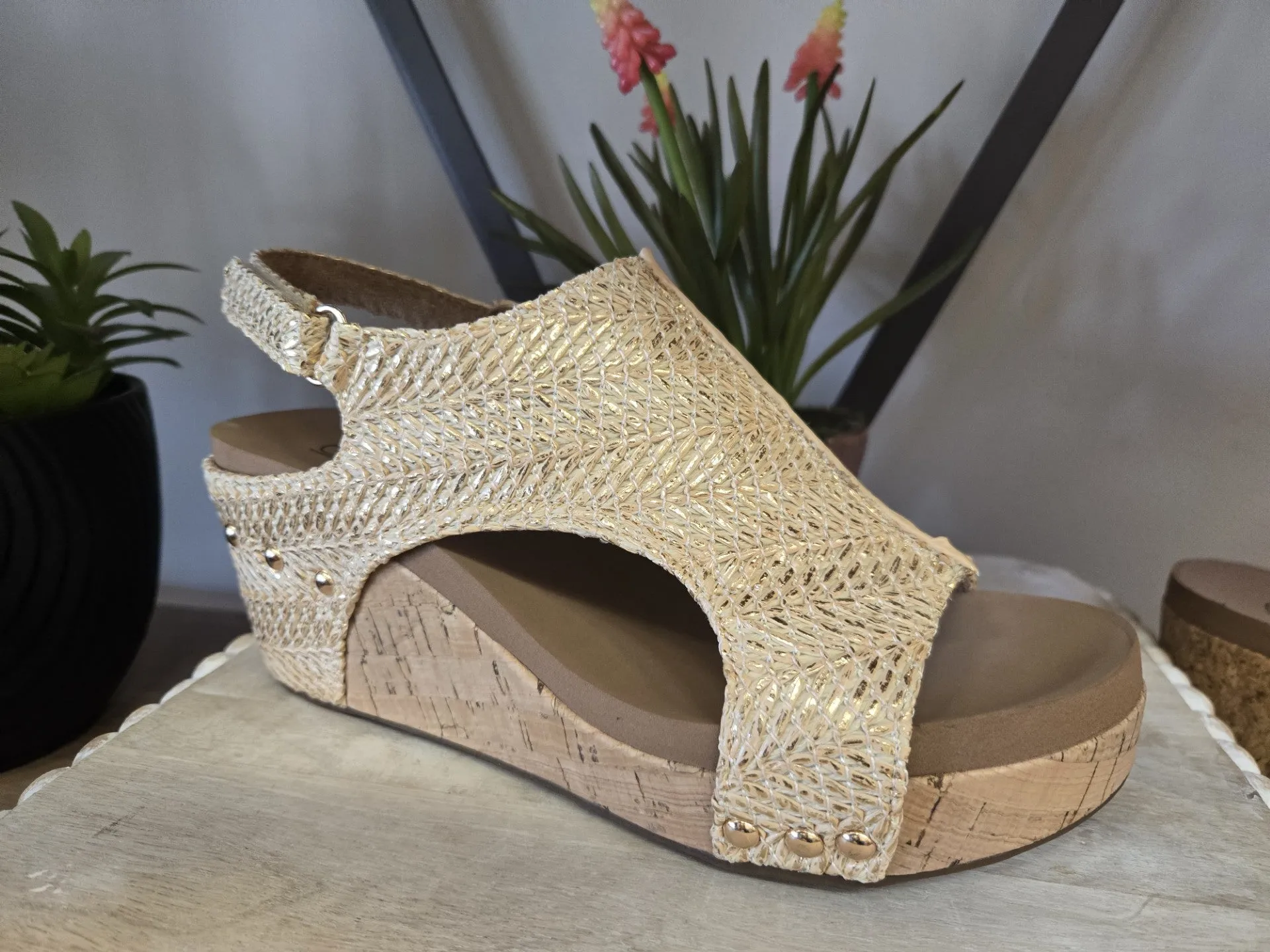 Carley Light Gold