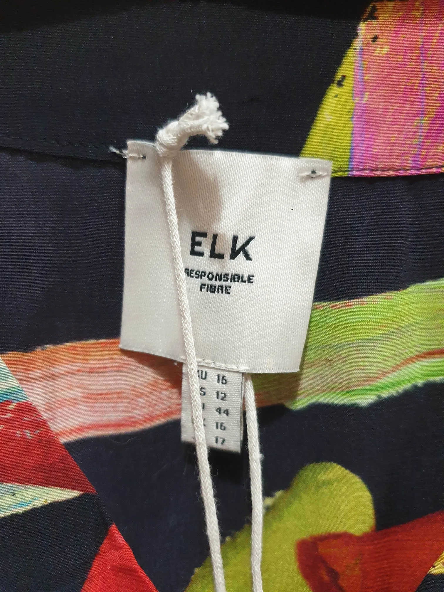 Elk stunning silky feel top size 16