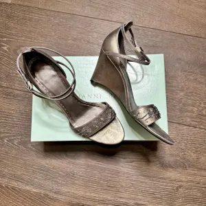 Gianni Bini Ankle Strap Embellished Pewter Wedge Sandals Pre-owned 8.5M