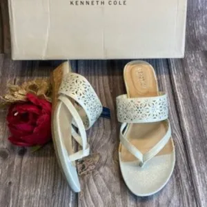 KENNETH COLE Great Chime White Wedge Sandals 7.5M