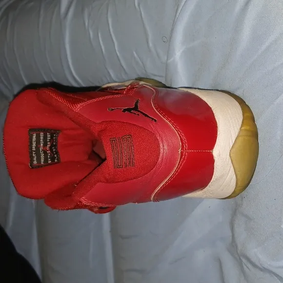 Nike Air Jordan 11 Retro 'Win like 96' sneakers in candy red size 7Y EUC