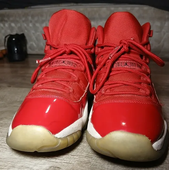 Nike Air Jordan 11 Retro 'Win like 96' sneakers in candy red size 7Y EUC