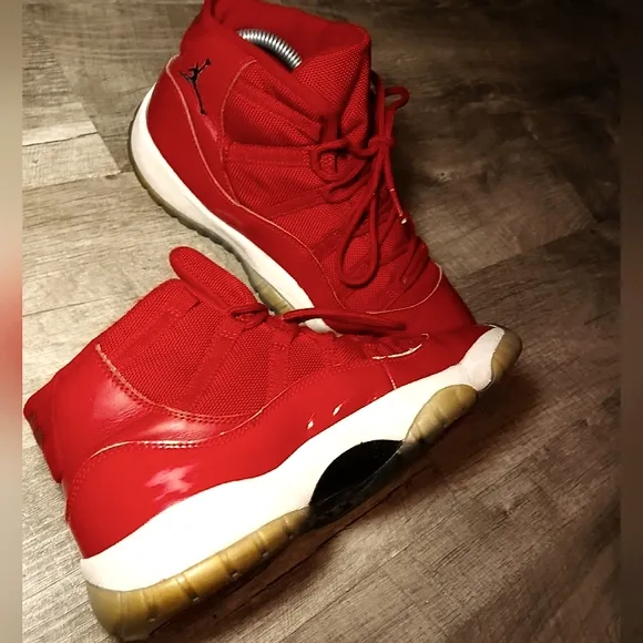 Nike Air Jordan 11 Retro 'Win like 96' sneakers in candy red size 7Y EUC