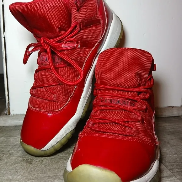 Nike Air Jordan 11 Retro 'Win like 96' sneakers in candy red size 7Y EUC