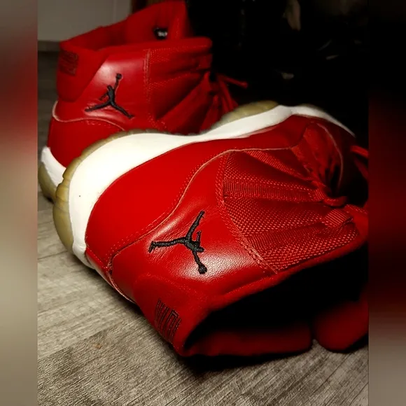 Nike Air Jordan 11 Retro 'Win like 96' sneakers in candy red size 7Y EUC