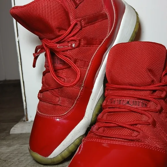 Nike Air Jordan 11 Retro 'Win like 96' sneakers in candy red size 7Y EUC