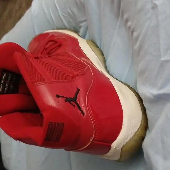 Nike Air Jordan 11 Retro 'Win like 96' sneakers in candy red size 7Y EUC