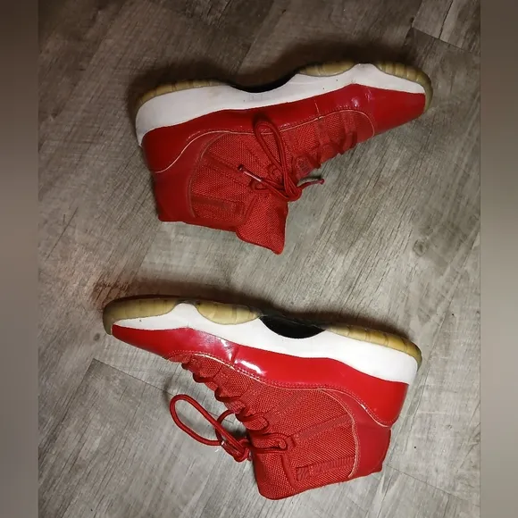 Nike Air Jordan 11 Retro 'Win like 96' sneakers in candy red size 7Y EUC