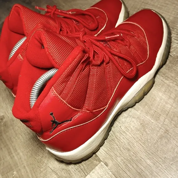 Nike Air Jordan 11 Retro 'Win like 96' sneakers in candy red size 7Y EUC
