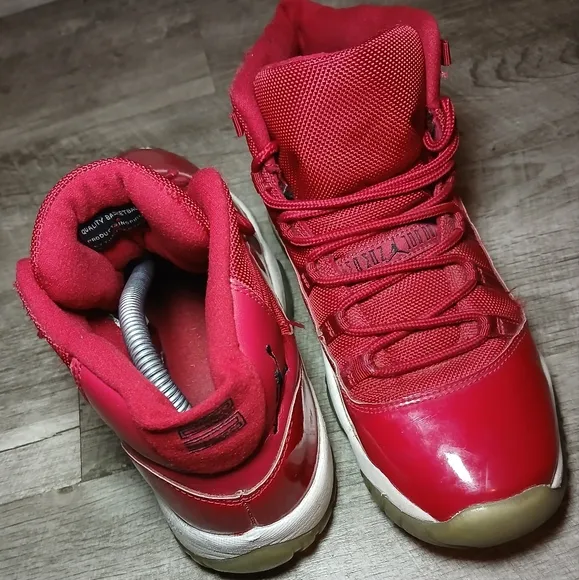 Nike Air Jordan 11 Retro 'Win like 96' sneakers in candy red size 7Y EUC