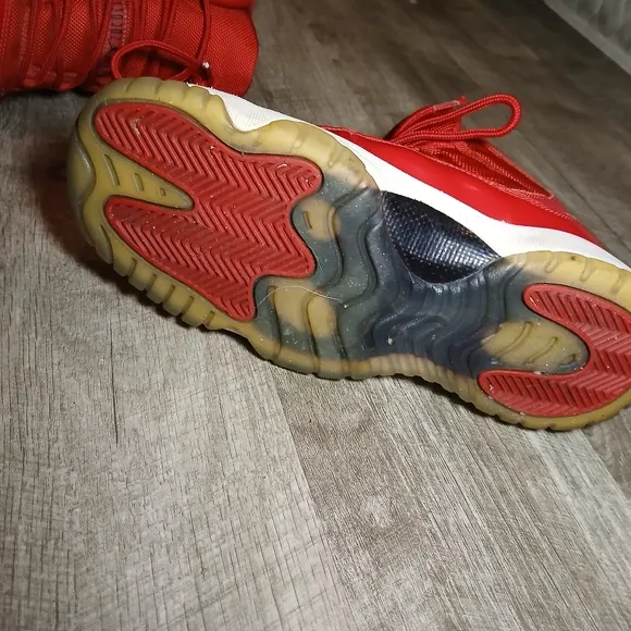 Nike Air Jordan 11 Retro 'Win like 96' sneakers in candy red size 7Y EUC