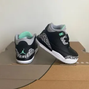 Nike Air Jordan 3 Retro Green Glow/Black Toddler Sneakers- SZ 5 C