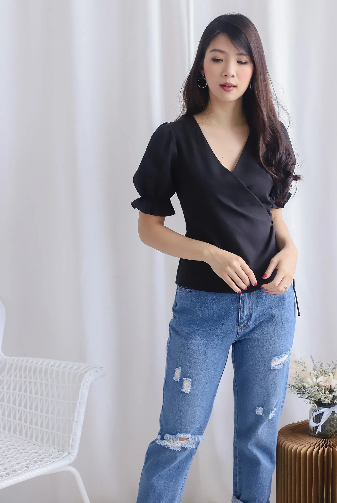 Oaklee Puffy Sleeve Wrap Top In Black