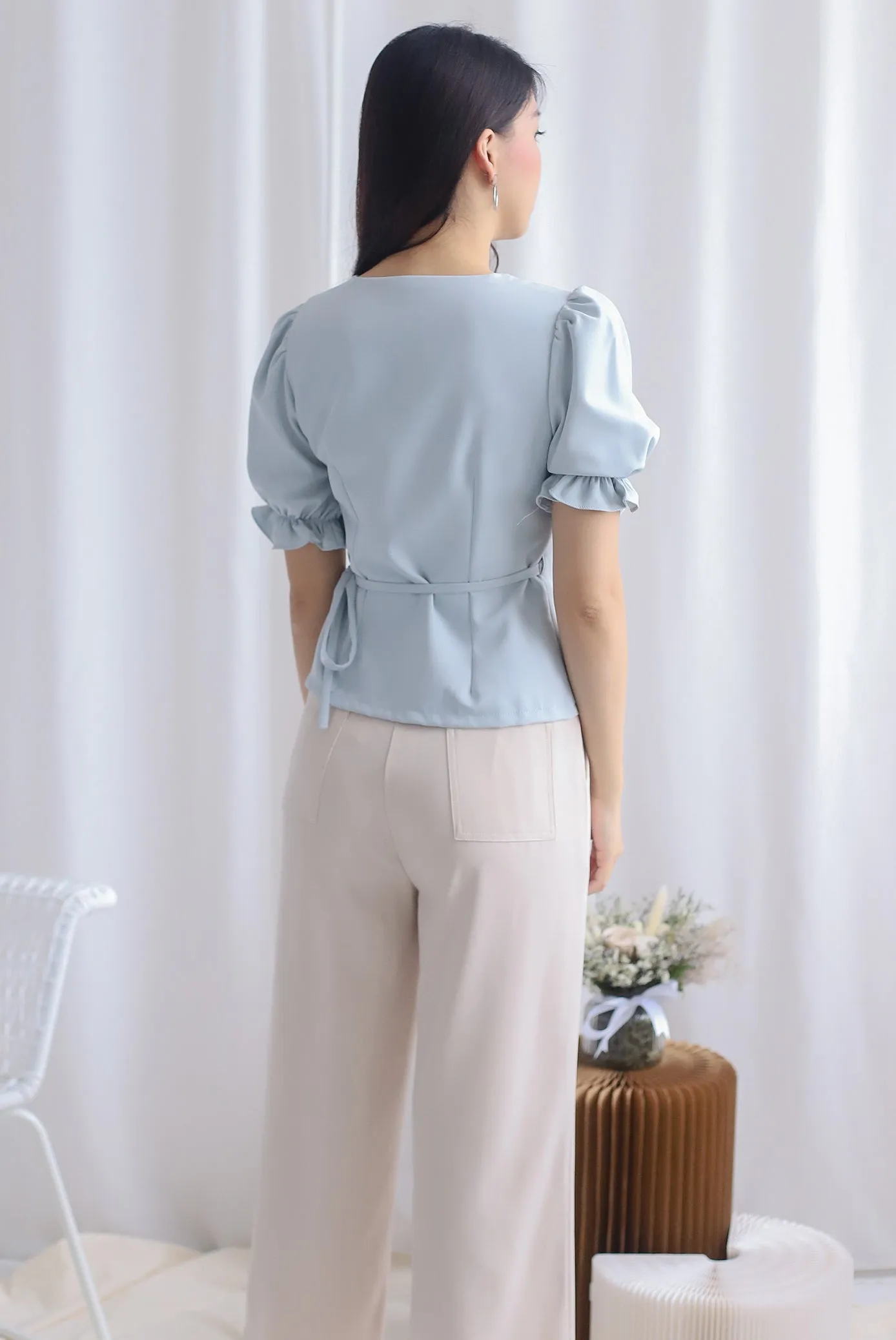 Oaklee Puffy Sleeve Wrap Top In Blue