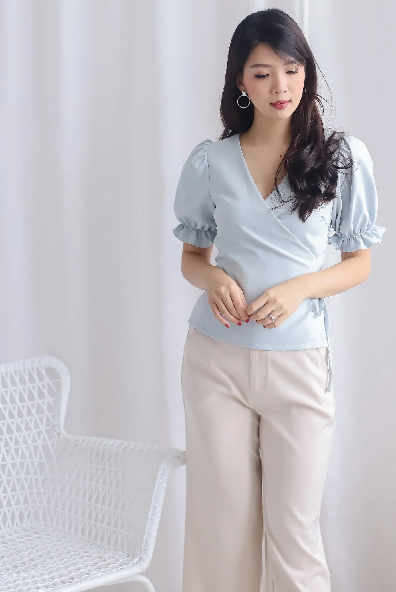 Oaklee Puffy Sleeve Wrap Top In Blue