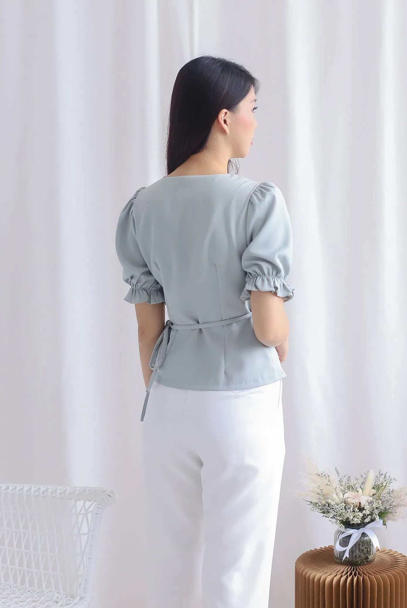 Oaklee Puffy Sleeve Wrap Top In Sage
