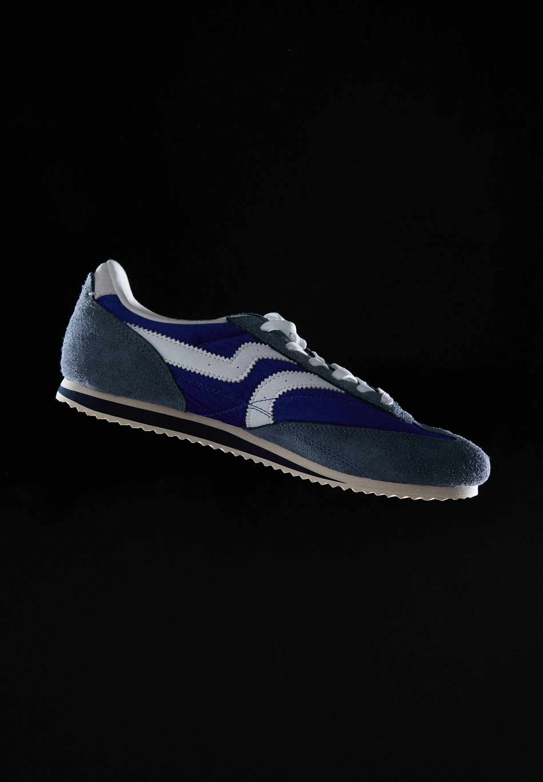 RETRO SNEAKERS