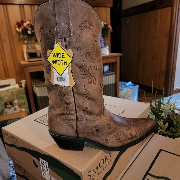 SMOKY MOUNTAIN NWT WOMENS JOLENE EMBROIDERED WESTERN SNIP TOE BOOTS