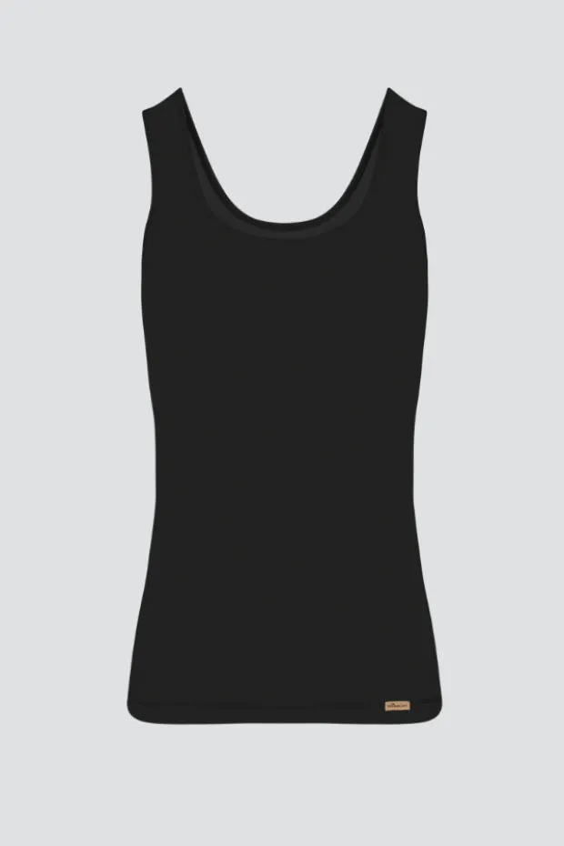 White & Black organic and fair-trade top by Comazo