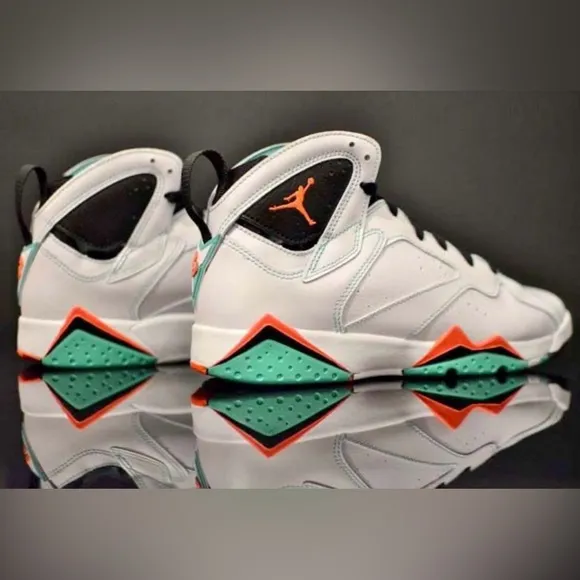 Youth Size 7.5 (Euro Sz 40.5) Jordan 7 Retro GS Sneakers Verde/White/Red/Green