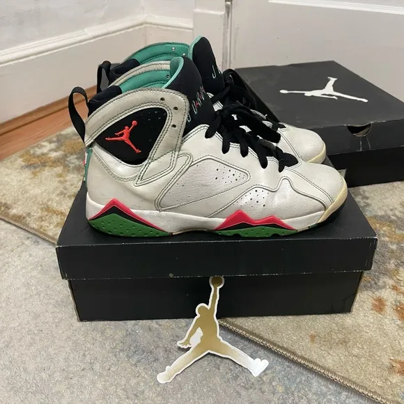 Youth Size 7.5 (Euro Sz 40.5) Jordan 7 Retro GS Sneakers Verde/White/Red/Green