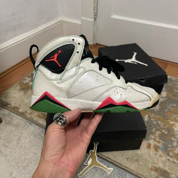 Youth Size 7.5 (Euro Sz 40.5) Jordan 7 Retro GS Sneakers Verde/White/Red/Green