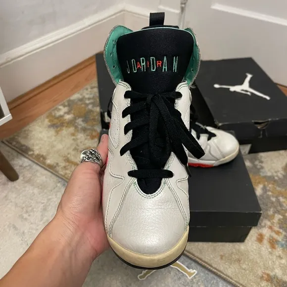 Youth Size 7.5 (Euro Sz 40.5) Jordan 7 Retro GS Sneakers Verde/White/Red/Green